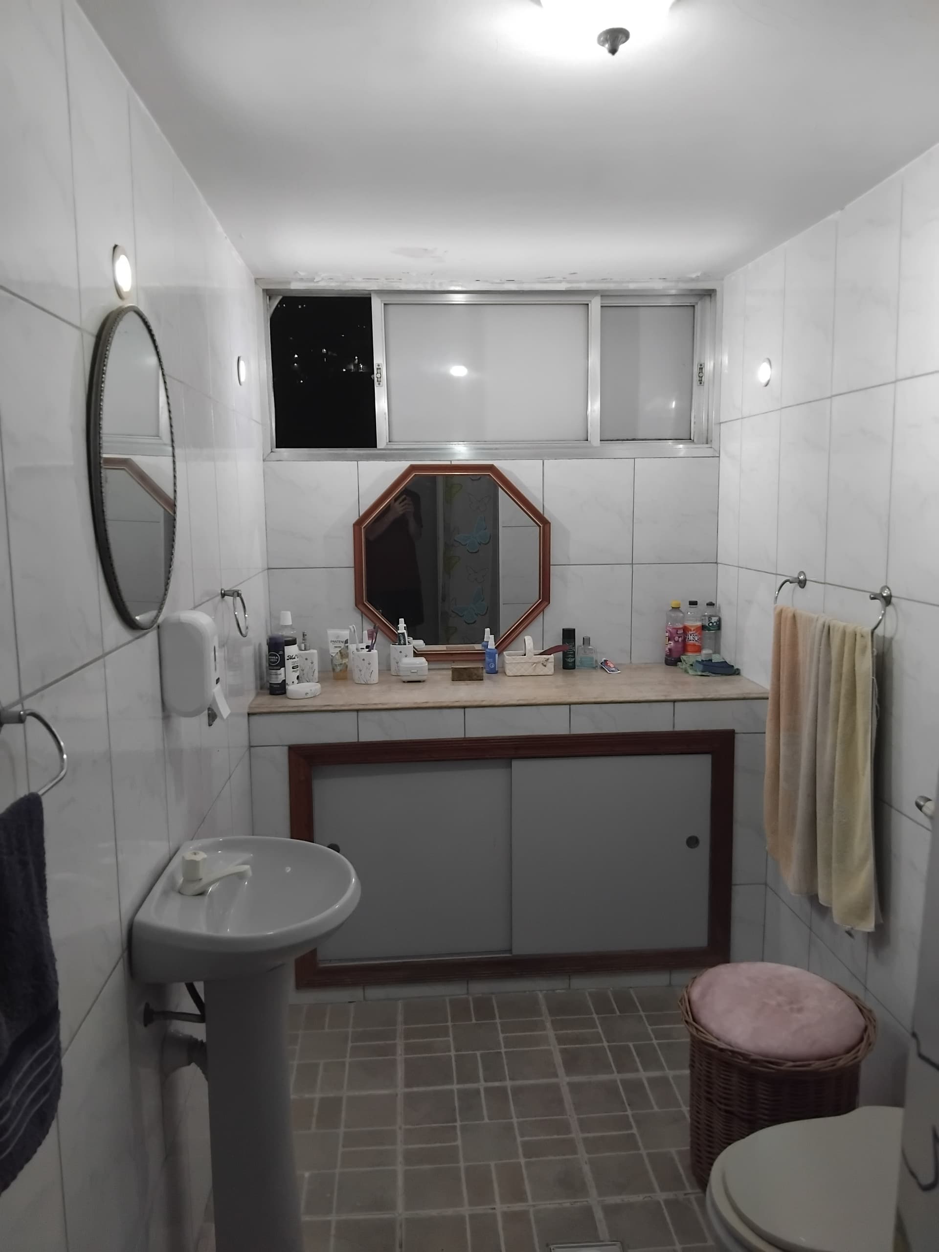 Quarto compartilhado, amplo, banho exclusivo. - 2